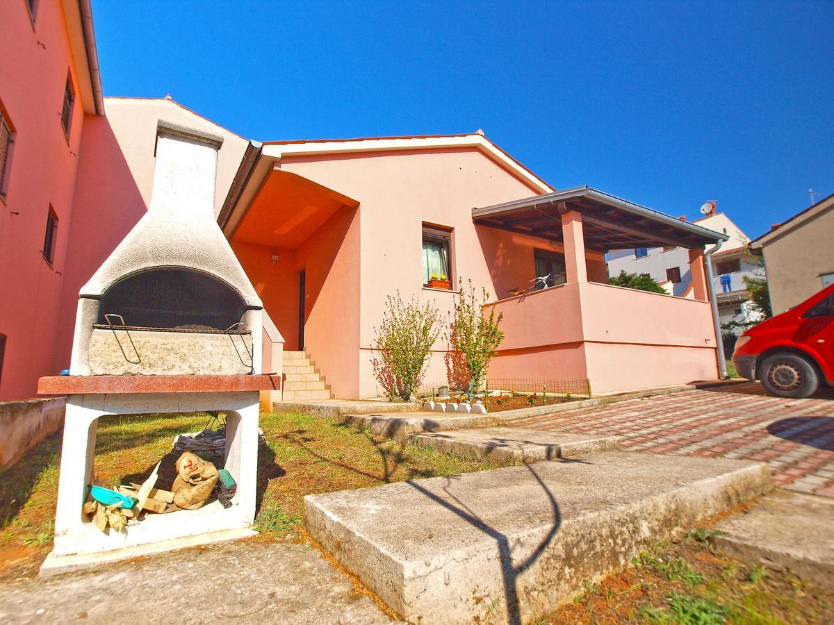 Apartments Sandra 1335 Pula Exterior foto