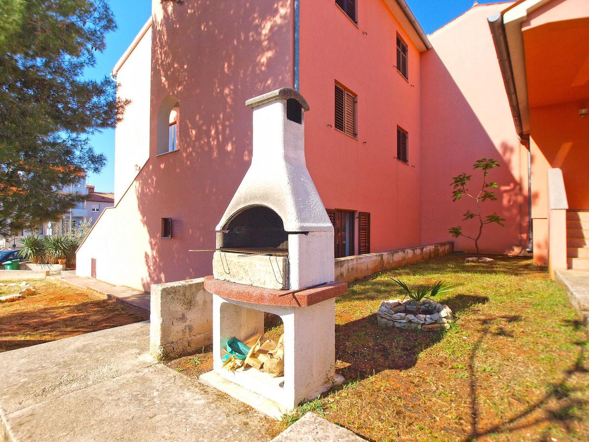 Apartments Sandra 1335 Pula Exterior foto