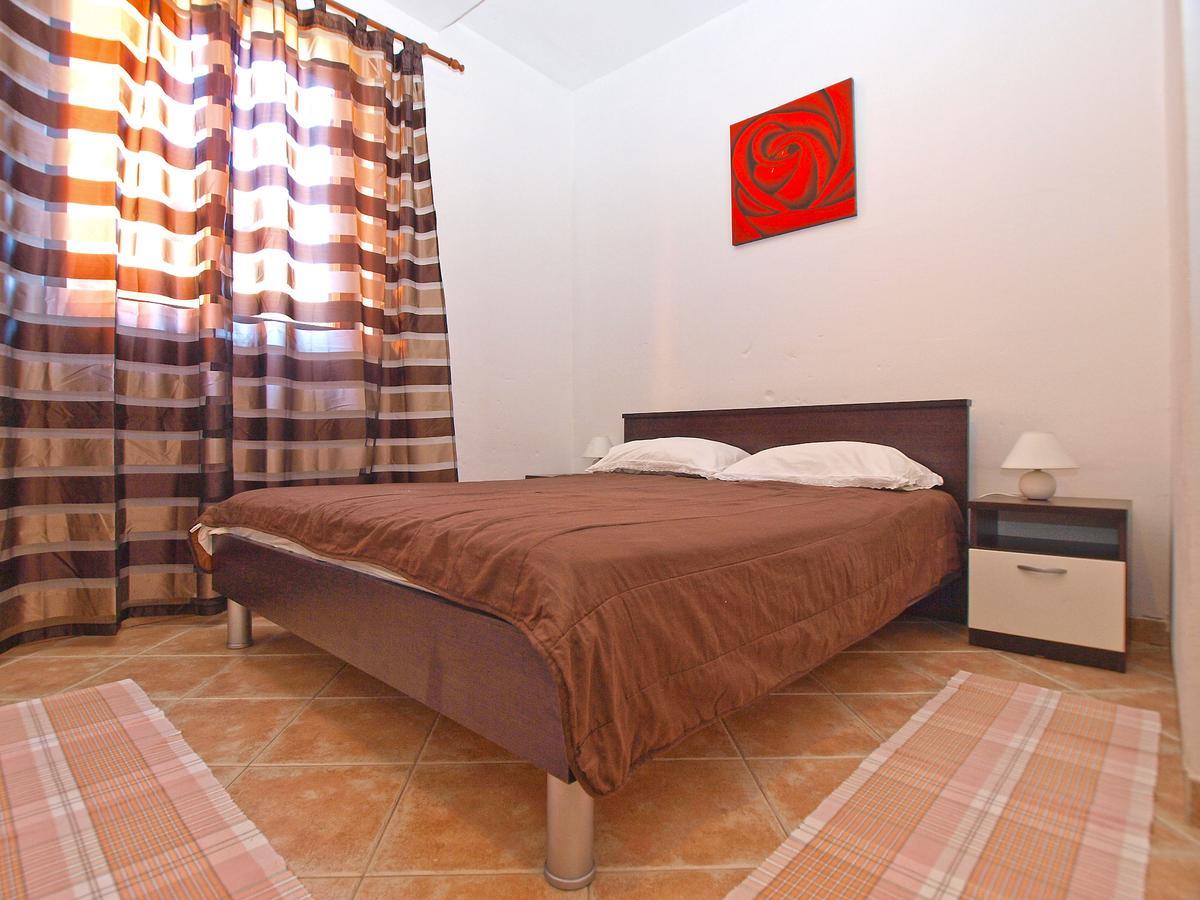Apartments Sandra 1335 Pula Exterior foto